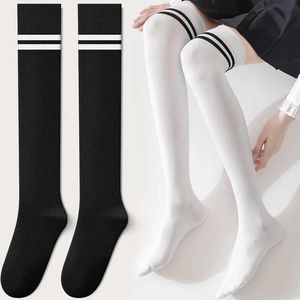 Sexiga strumpor Sexiga medier Svartvita randiga långa strumpor Kvinnor över knälår högt över knästrumporna Damer Girls Warm Knee Socks 240416