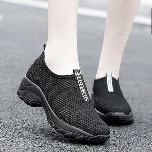 Повседневная обувь клинья для женщин черные кроссовки Comfort Ladies Trainers Flat Plass Plus Plus 42 Chaussures Femme