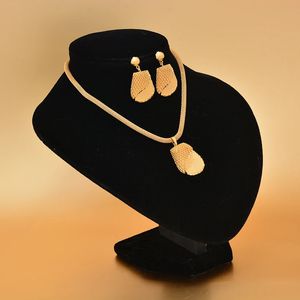 Dubai African Gold Color Jewelry Set Arabiska halsbandsuppsättningar för kvinnor brud bröllop gåva etiopiska smycken muslimsk uppsättning 240410