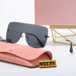 مصممة فاخرة نساء نظارات شمسية Rimless Goggles Metal Logo Massion Grand Sun Glasses UV400 مع Box 8849
