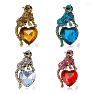 Broşes Avrupa ve Amerikan Vintage Rhinestone Cheetah Love Gem Kişilik Hayvan Erkekler/Kadın Takım Broş