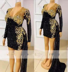 2022 Sexy Short Black Homecoming Dresses Illusion V Neck Long Sleeves Gold Lace Appliques Sheath Sequined Custom Party Graduation 6225369