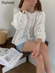 Bluzki damskie Letnie kwiatowe koszule haftowe Topy Kobiety Modna moda z długim rękawem Słodka damska koreańska styl luźna swobodna kobieta