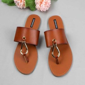 Terlik Kadın Yaz Moda Kadın Flip Flops 2024 Dış Düz Slaytlar Leopar Metal Dekorasyon Açık Ayak Parmağı Seyahat Ayakkabı H240416 7X07