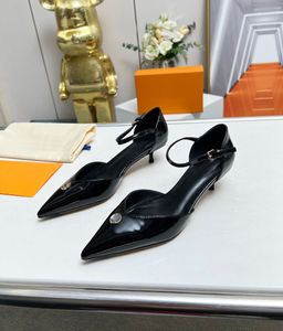 Luxur Designer LVVV Dress Shoes Women Pumpar Läder Sandaler Fashion High-Heeled Shoes L Sandaler V fghnvb