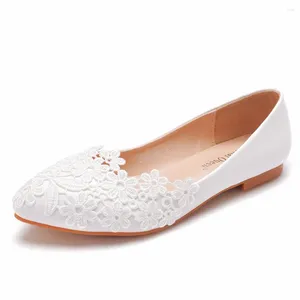 Sapatos casuais comércio exterior tamanho grande renda laca plana casamento branco pontudo salto baixo feminino