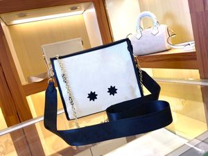 Top Designer's New Shoulder Bag Fashionable, Simple, Casual, Retro Mixed Color Women's PU Leather Luxury Classic Handbag