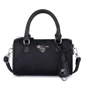 P Familie rund Barrel Nylon Frauen Crossbody Handtasche Schulter Neues Internet berühmte lässige Hopo -Bucket -Tasche 75% Fabrik Großhandel