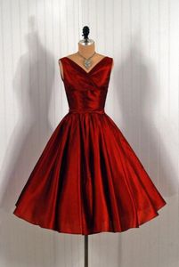 Wspaniałe vintage sukienki wieczorowe v Szyja Spaghetti Paski Linia Royal Red Prom Sukienki na herbatę Tafftea luksusowa sukienka na bal