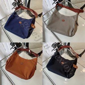 Underarm lyxig crossbody postman designer hobo handväskor strandväska nylon samma avslappnade 2024 tote pendling stil kvinnor plånbok handväska handväska u5pw