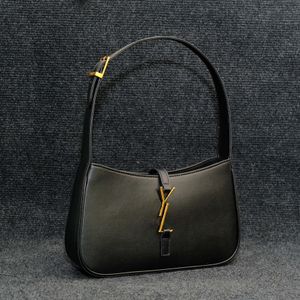 Mode enkel axelväska designer väska kvinnor guld bokstav läder handväska retro underarmsäck plånbok kuvertväska crossbody tygväskor