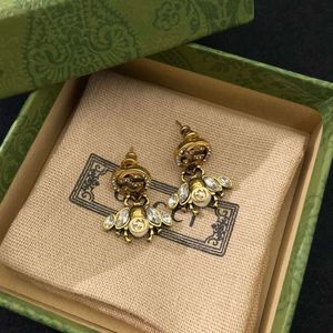 Dafu gg retro w stylu francuskim litera temperament starożytna rodzinna pszczoła perła z diamentami wysokiej klasy lekkie luksusowe wszechstronne kolczyki dla kobiet