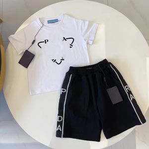 BABY Set Kids Clothes Girl Boy Boy Due pezzi Set Kid Thirt Kid 1-14 Age Girls Boys Short Maniche mercoledì 100% Cotton Estate comodo Pullover traspirante con lettere con lettere