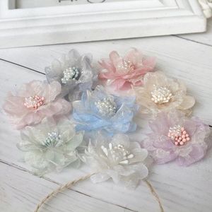 Dekorative Blumen 10pcs/Los 4,5 cm 3d Cored Organza Chiffon Stoff künstliche falsche Blumenhochzeitskleidhüge Stirnband Brosche DIY Home Decor