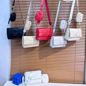 Xiaoxiangfeng leichte Luxus High -End -neue koreanische Single -Schulter -Diagonale Straddle Frauen vielseitiges Internet Popular Square Small Bag 75% Fabrik Großhandel