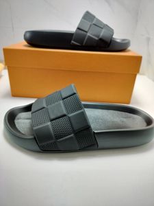 핫 노새 워터 프론트 남녀 슬라이드 샌들 디자이너 신발 고급 슬라이드 슬라이드 슬라이드 패션 넓은 평평한 미끄러운 두꺼운 샌들 슬리퍼 플립 플롭 01
