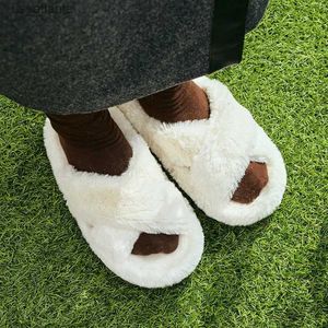 Tofflor Utune Winter Cross Fur Open Toe Flats hälen Dam Tjock Sole Casual Warm Slip On Outdoor Slides Bedroom Female Shoes H240416