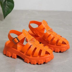Sandalet Yaz Moda Gladyatör Kadın Dar Kayış Çapraz Dantel Platform Kare Topuk Peeping Toe Roman Tasarım Seksi Olgun Ayakkabı J240416