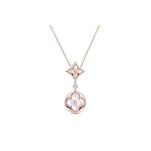 Q94355 Färg Blossom Sun Pendant Pink Gold and White Pearl Pearl Peelling Halsband 18K Gold Plated Women Luxury Fashion Designer V Four Leaf Clover Chains smycken