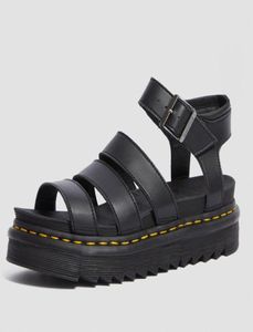 Sandały luksusowe kobiety czarne letnie buty przyczynowe Wygodne skórzane klamra Dr Martin Sandały platformowe Rozmiar 35-404566070