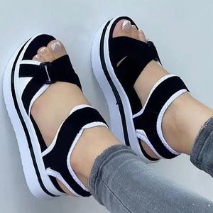 Sandálias femininas sapatos de verão de saltos leves para sandália de cunha com plataforma sandalias Mujer Footwear fêmea 240415