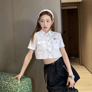 Miumiues 셔츠 디자이너 럭셔리 패션 여성 블라우스 봄/여름 새로운 신선한 짧은 흰색 셔츠 짧은 소매 편지 자수 셔츠