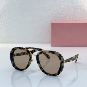Designer Miui occhiali da sole per donne Viaggi estivi Essentials American Style Occhiali da sole Strami da sole USCI UV400 BUON MATERIALE