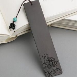O clássico estilo chinês Red Wooden Hollow-out Bookmark Black Sandalwood Qualidade Presente Antiga Criativa e Custom Engravi 240416