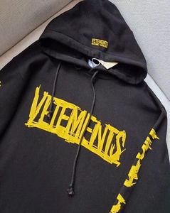 Hiphop Yellow Loose Graffiti Hoodie Homens Mulheres VTM Vetos de Bordado com capuz Big Label Exposição de rótulo Pullover7815426