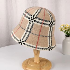 Winter Luxury Brand Bucket Hat For Women Outdoor Warm Velvet Plaid Cashmere Wool Basin Fisherman Hat Panama Caps Wholesale 240416