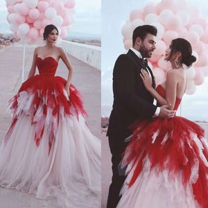 Abiti rossi colorati a cuore Schermo Scapa per tulle Spazzano treno a sfera per matrimoni su misura Vestido 403