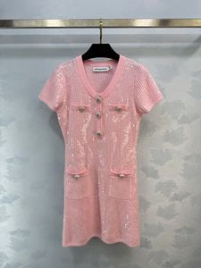 トレンディ2024年春/夏のデザイナードレスピンクスパンコール小さな香り豊かな半袖ニットドレスショートスカート