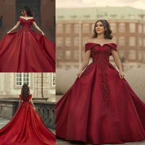 Vestidos de noite escura elegantes e elegantes do ombro, vestidos de festas de cetim árabe com bordados, vestidos de bordados, vestidos de baile, vestem BC