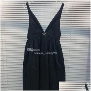 基本的なカジュアルドレスPA23SS女性のための新しいデザイナーファッションビッグVネックデザインホルタードレス
