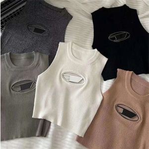 女性のTシャツ夏の編み物タンクトップ女性デザイナーファッションニットノースリーブのベスト刺繍織り織りバンドシャツニットウェアホムコート