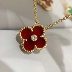 Designer High version V Golden Van Clover Necklace for Women Plated with 18K Gold Red Jade White Fritillaria Classic Versatile Collar Chain