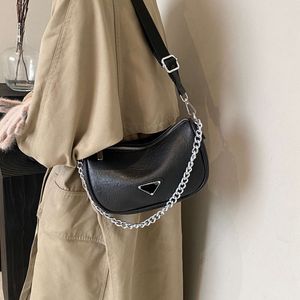 Ny nischstruktur crossbody för kvinnor, fashionabla och mångsidiga dumplingväska, elegant kedja, enkel axel underarmsäck 75% fabriks grossist