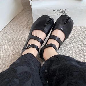 Casual Shoes Brand Designer Tabi Ninja Mary Janes Leather Woman Double Buckle Belt Moccasins Split Toe Lolita Flats Triagers Loafers