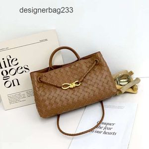 Bolsas de mão de couro de couro bolsas femininas venetas tecidas cassetes clássicas designer leste/oeste saco pequeno design bottegs inverno novo estilo andiamo ladies 1z01