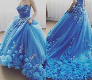 Blå älskling tyll quinceanera klänningar spetsapplikation 3d handgjorda blommor boll klänning svep tåg söt 16 klänning prinsessor prom dr8217681