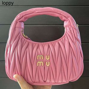 مصمم نسائي جديد MIUI يتجولون في Matelasse Clutch Underarm Mens Luxury Leadine Leather Mini Loster مع حقيبة نسائية للكتف