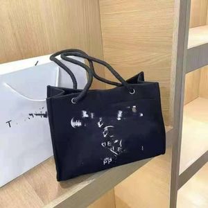 Xiaoxiangfeng 2024 New Internet Celebrity Fashion Tote Leisure One Shoulder Handheld Canvas Shopping Bag 75% factory wholesale