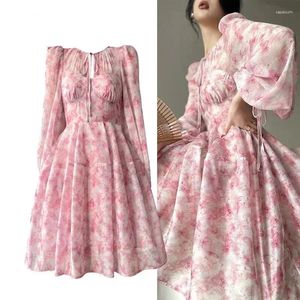 Casual Dresses Chic French Elegant Spring Pink Printing Holiday Dress for Women Lace Up O Neck Lantern Sleeve Flower Chiffon High midjan