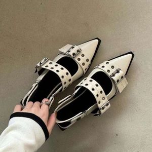 Büyük liuding moda kadın deri ayakkabı 2024 yaz yeni İngiliz tarzı kemer toka kafa bandı arka boş sandalet gelgit