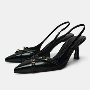 Sandalen traf Damen schwarz Leder Pumpe Mode mittelschwere Sandalen Damen Elegant Dot Zehenparty Dünne High Heels Damen einzigartige Schlinge J240416