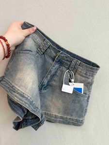 Giant Easy to Wear Super Authentic Distressed Denim Shorts Womens Versatile Casual Straight Leg Hot Pants