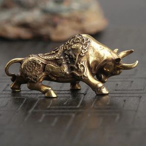 Retro Messing Bull Ornament Skulptur Kupfer Miniatur Ornamente Home Desk Dekoration Reiche Kuhfiguren Kreative kleine Geschenke 240408