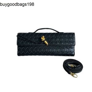 Bottegvenetas Andiamo Clutch Bag b Family Dinner Womens Luxury Light and Small Group Designers Fashionable Genuine Leather Woven UJ10