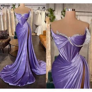 Lavendel elegant sammet prom klänningar dubai arabiska sjöjungfru kvinnor special oaccaion party klänningar veckade glittrande kristaller hög delade sexiga formella kvällsklänningar cl2768