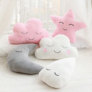 Trevligt fylld Cloud Moon Star Raindrop Plush Kudde Soft Cushion Toys For Children Baby Barn Girl Gift 240415